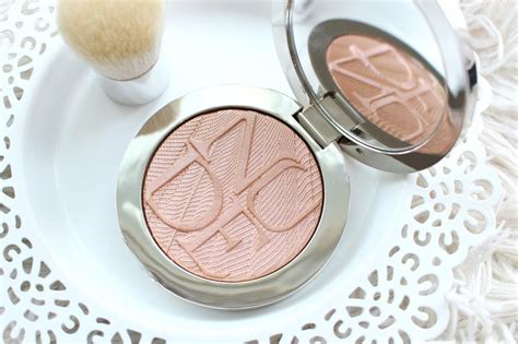 dior luminizer holo gold|Dior Diorskin Nude Air Luminizer • Highlighter Review & Swatches.